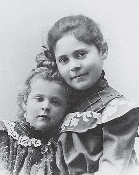 Лиля (справа) и ее сестра Эльза
